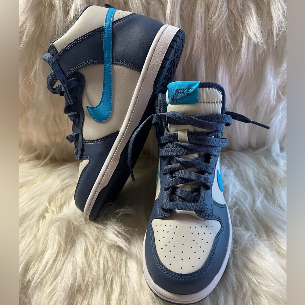 Nike Dunks - Picture 3 of 7